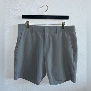 Fabletics The Don Men's Light Gray Shorts